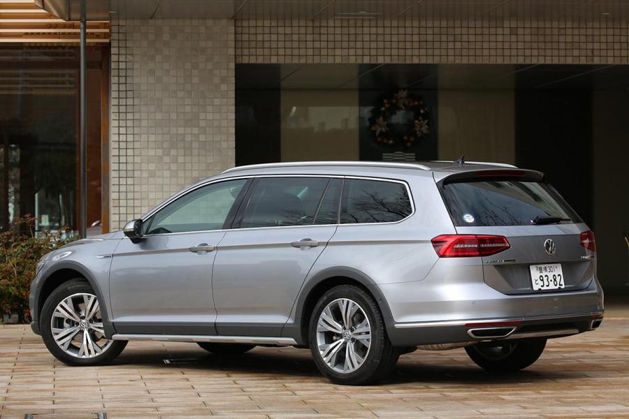  Volkswagen Passat Alltrack (B8) 2015 года  (JP) (фото 2 из 19)